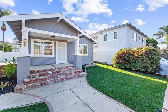 Building Photo - 765 Loma Ave
