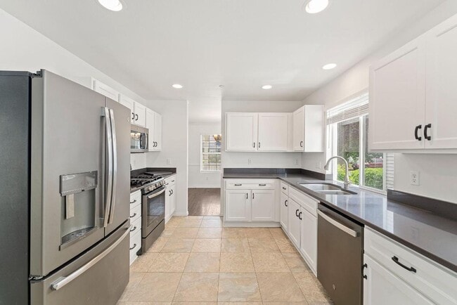 Building Photo - Spacious DuPont Home with A/C, Bonus Loft, Large Patio & Fully Fenced Yard!