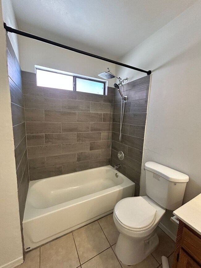 Building Photo - Charming 3 bed / 2.5 bath Gilbert Home wit...