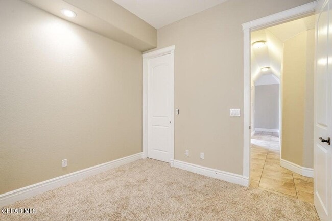 Building Photo - 7425 Gulf Creek Dr