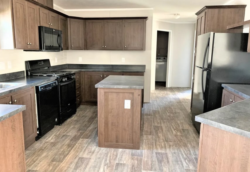 Building Photo - 16703 Fall River Rd