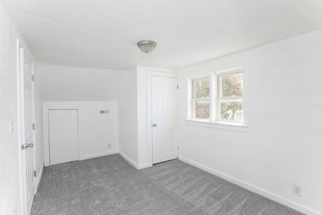 Building Photo - Beautiful Cape Cod Style home for Rent!  BONUS MILITARY / FIRST RESPONDER DISCOUNT!