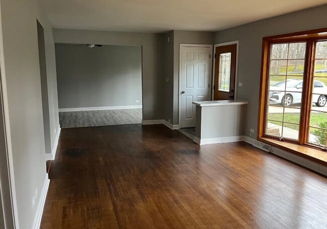 Building Photo - 144 N Maple Ave