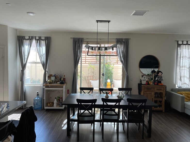 Dining - 969 W Jasmine Way