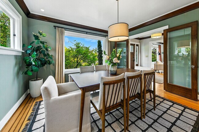 Building Photo - Capitol Hill View Home