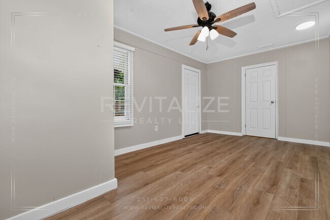Building Photo - 2900 Lott Dr