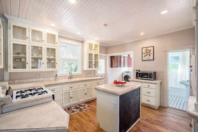 Building Photo - 4955 Hidden Hollow Rd