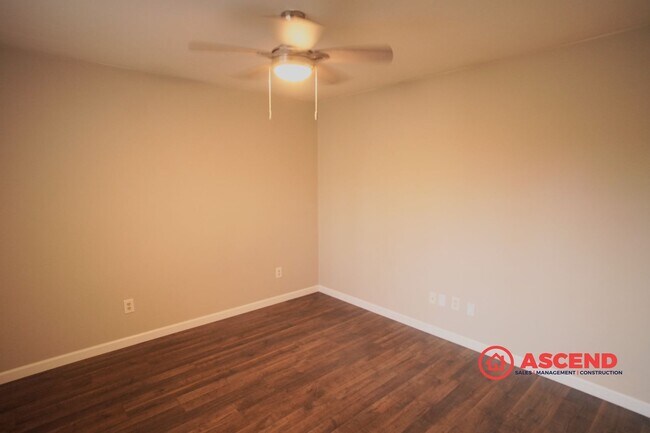 Building Photo - Beautiful Home Located In Rosedale Area!