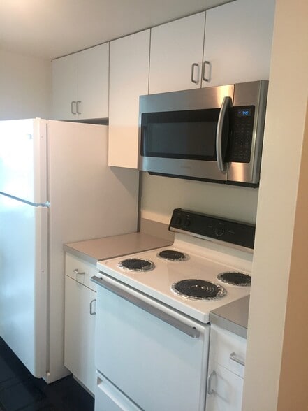 Building Photo - 555 E William St