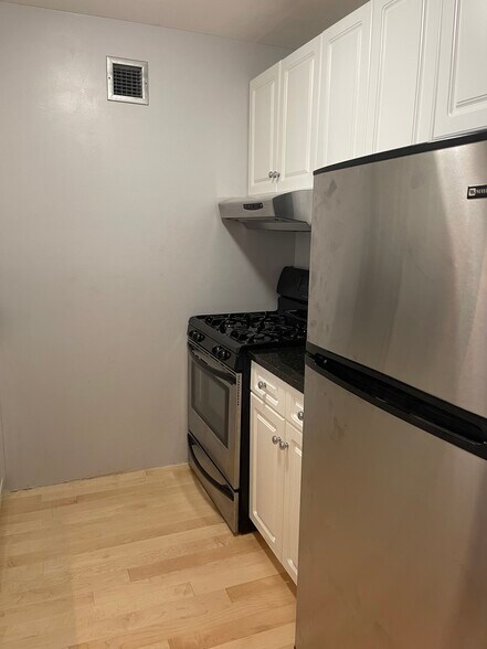 Primary Photo - 42 8th St
