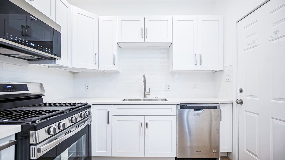 Building Photo - 2065 Ivar Ave