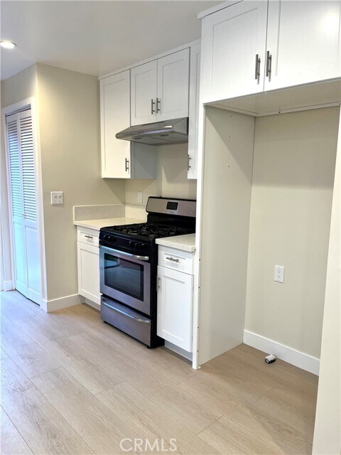 Building Photo - 2720 W 70th St