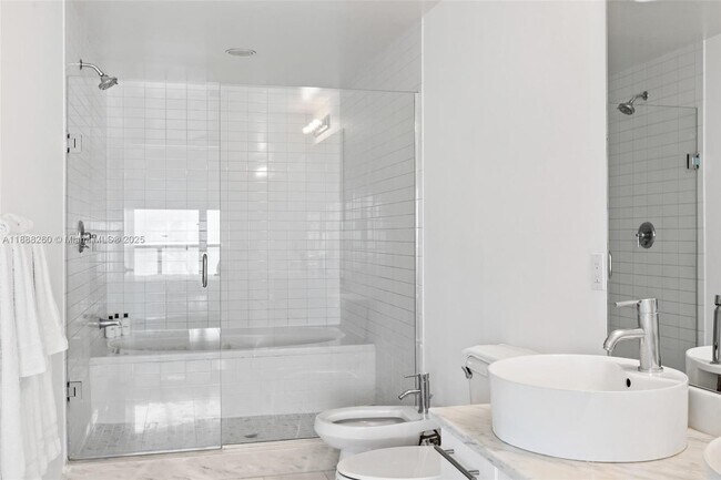 Building Photo - 888 Biscayne Blvd