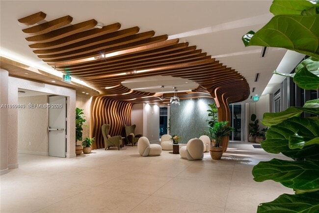 Building Photo - 700 NE 24th St