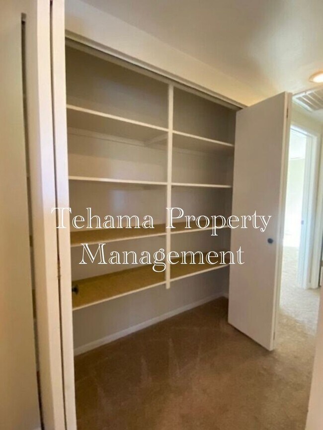Building Photo - Beautiful 2 Bedroom/2 Bathroom Home with a Great Room, Fireplace and access to shared swimming pool