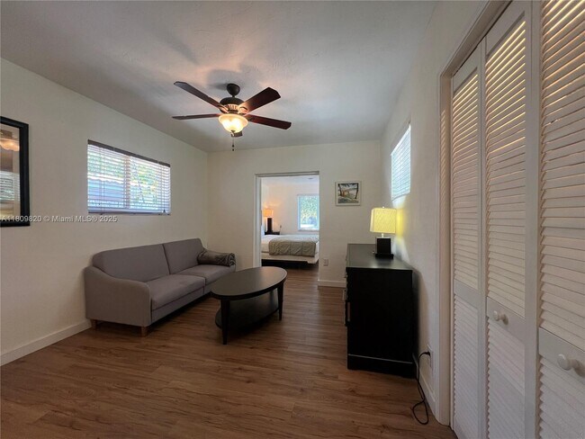 Building Photo - 500 S Riverside Dr