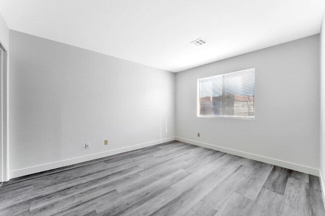 Building Photo - 2257 Exeter Dr