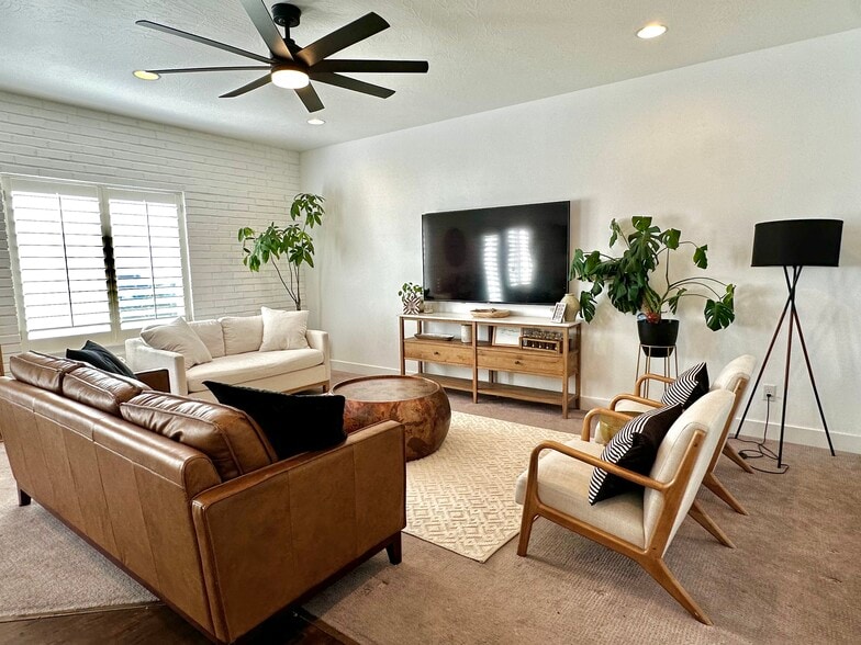 Building Photo - 7868 N Broken Arrow Ln