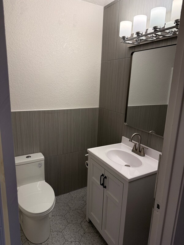 Building Photo - 807 W Palomino Dr