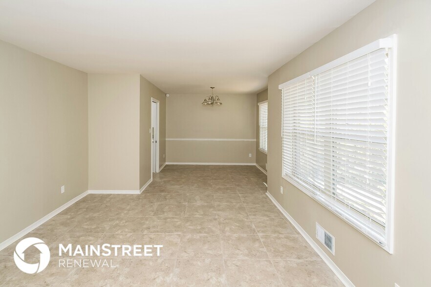 Building Photo - 1525 Pine Tree Dr