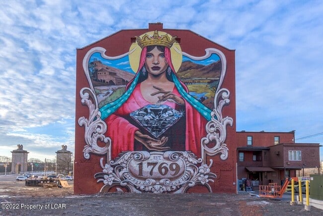 Building Photo - 19 N River St