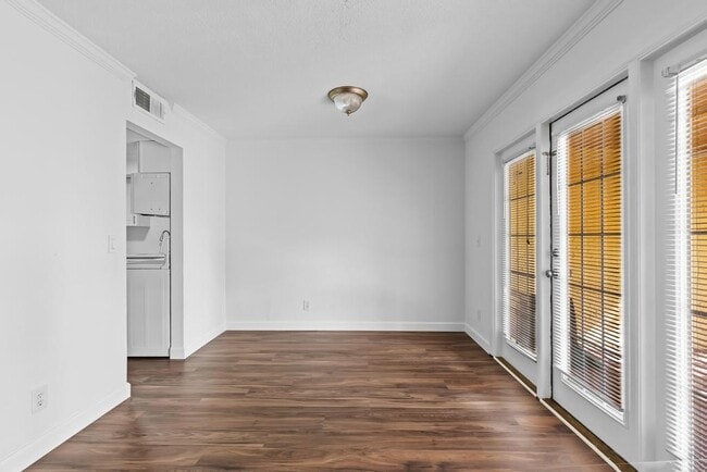 Building Photo - 3918 La Mirada Dr N