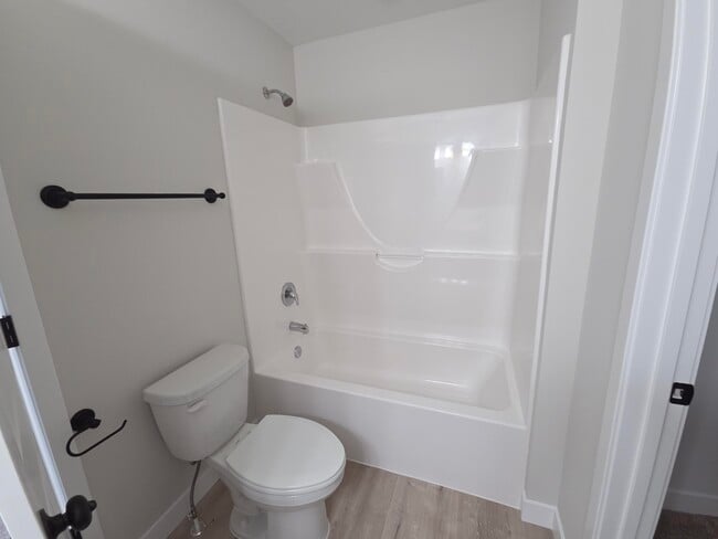 Building Photo - 3960 Clydesdale Dr