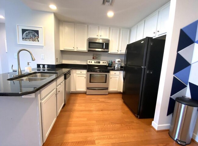 Building Photo - 1101 Haxall Point