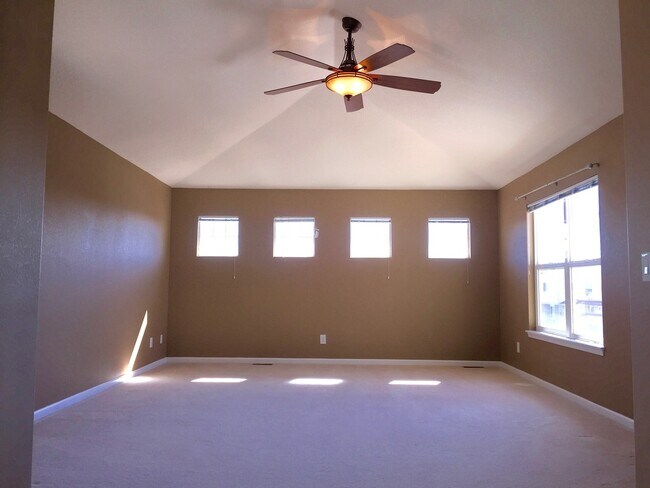 Building Photo - Stunning 4 Bedroom Home In Cross Creek area of Aurora