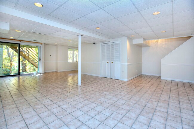 Building Photo - 135 Regents Pk