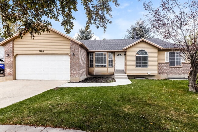 Building Photo - 7720 Strawberry Cove