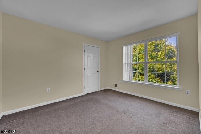 Building Photo - 18 Brock Ln