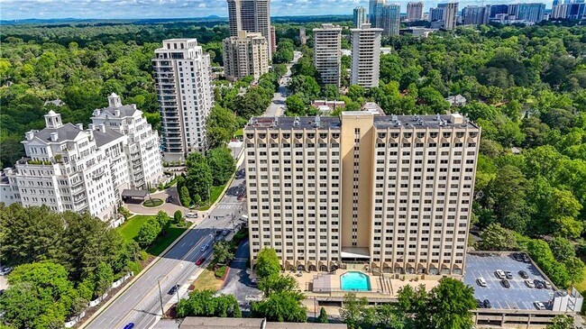 Primary Photo - 2479 Peachtree Rd