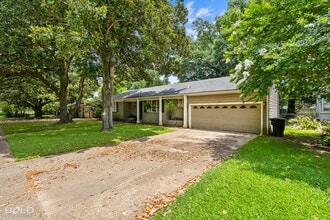 Building Photo - Adorable Broadmoor rental!