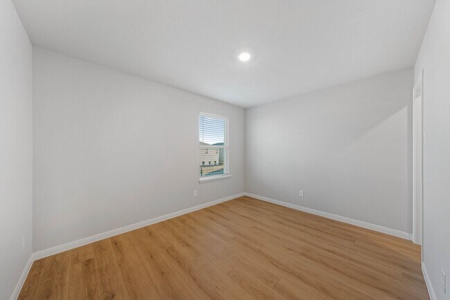 Building Photo - Spacious 3-Bed Townhome with Garage & Fenced Yard in New Braunfels – 1,920 Sq Ft!
