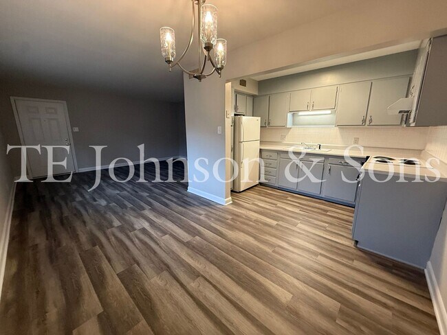 Building Photo - 2 Bedroom Salem View Apartment!