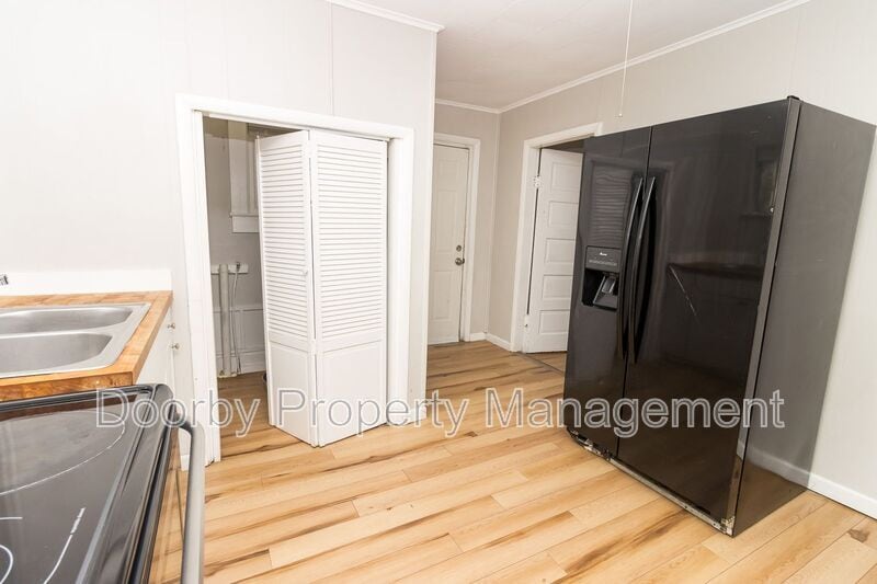 Building Photo - 1713 Carson Ave