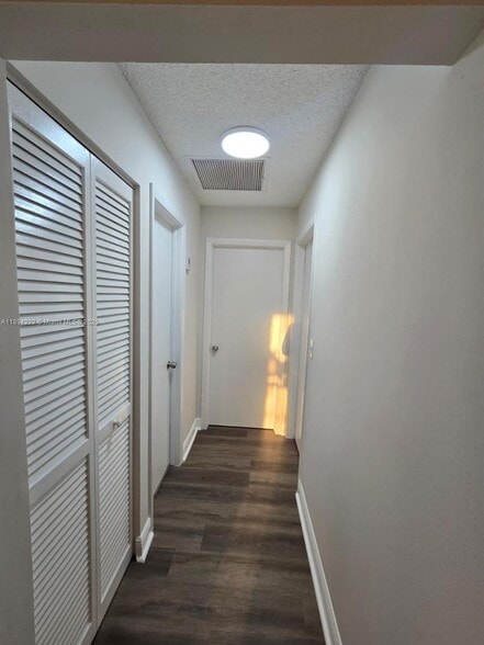 Building Photo - 4247 Willow Pond Cir