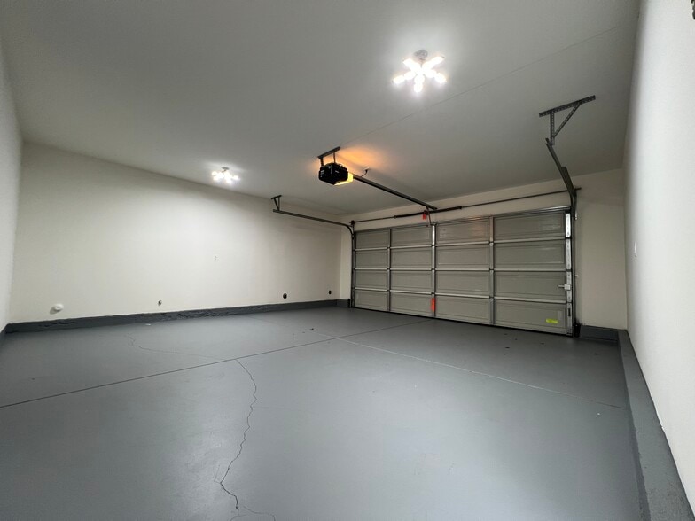 Building Photo - 5742 Woodman Ave