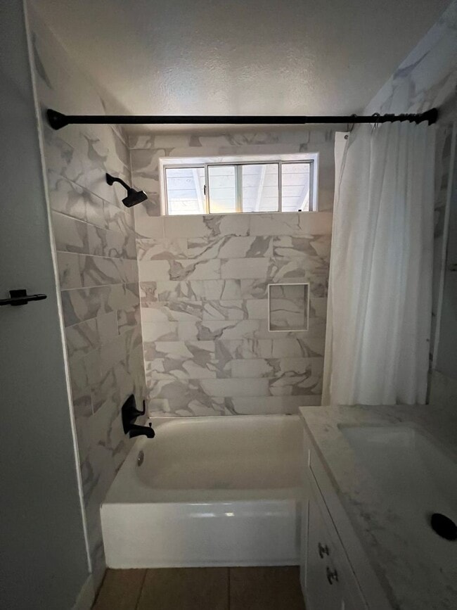 Building Photo - Beautiful Horsethief Canyon Ranch Home loc...