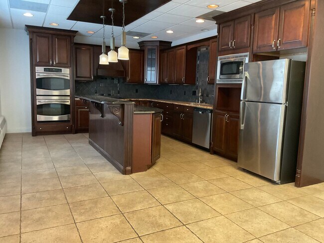 Building Photo - 6530 Derry St