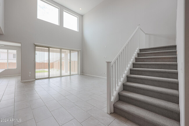 Building Photo - 2031 W Bramble Berry Ln