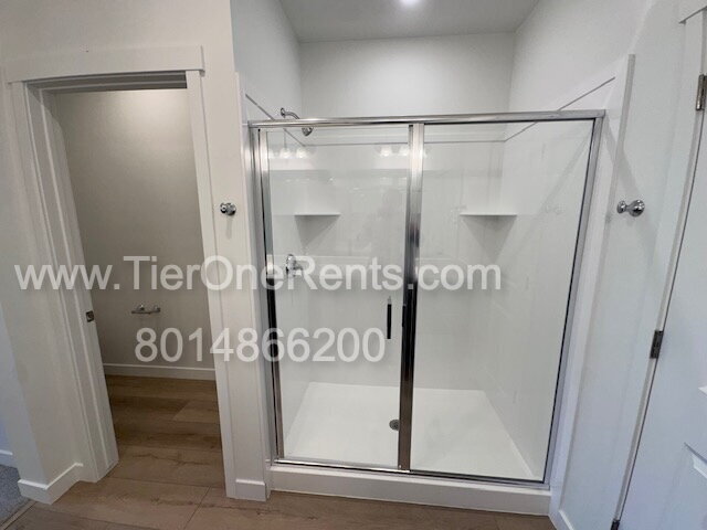 Building Photo - Move-in special:  First month's rent free!