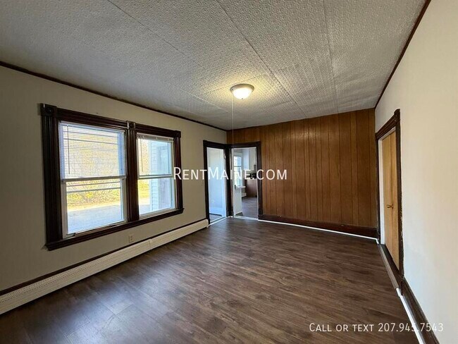 Building Photo - 600 S Main St