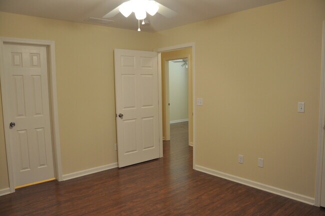 Building Photo - 627 Addison Ave
