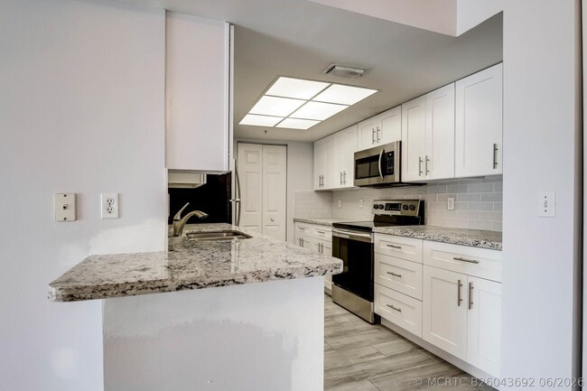 Building Photo - 100 Crestwood Ct N