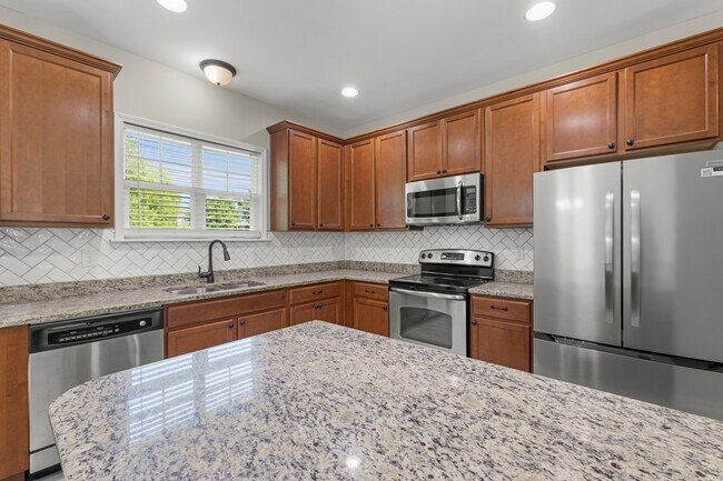 Building Photo - 240 E Quailwood Dr