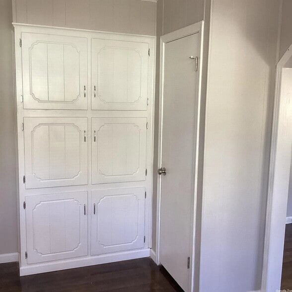 Building Photo - 713 Brewer St