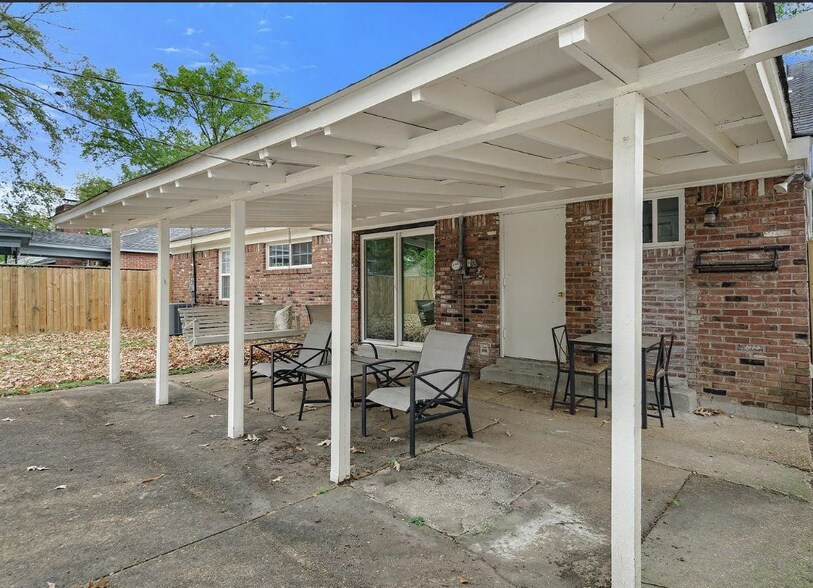 Building Photo - 1885 Dearing Rd