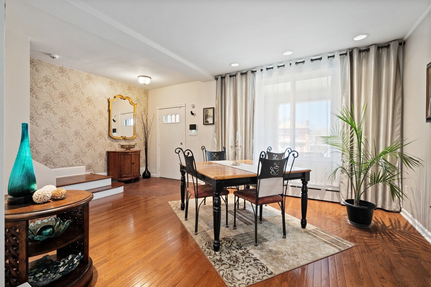 Building Photo - 956 Greenfield Ave